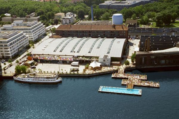 arena_gross.jpg arena_gross.jpg